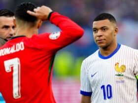 découvrez la rivalité fascinante entre deux légendes du football, kylian mbappé et cristiano ronaldo. analysez leurs parcours, leurs styles de jeu, et comment ils influencent le monde du football aujourd'hui.