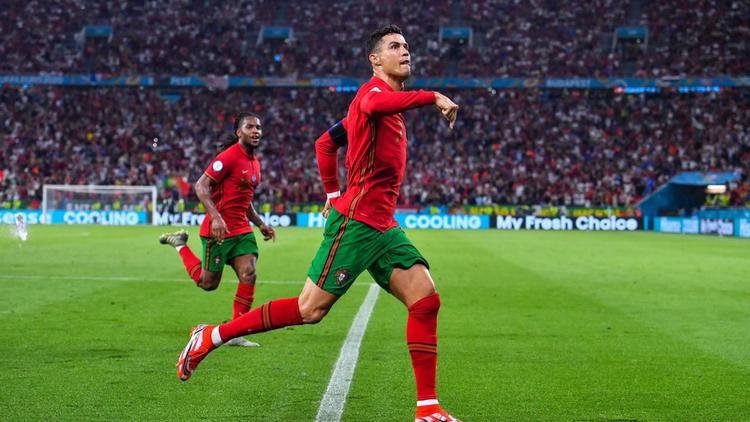 découvrez le nombre de buts marqués par cristiano ronaldo lors des compétitions de l'euro. plongez dans les performances exceptionnelles de l'un des meilleurs footballeurs de l'histoire et revivez ses moments clés sur le terrain.