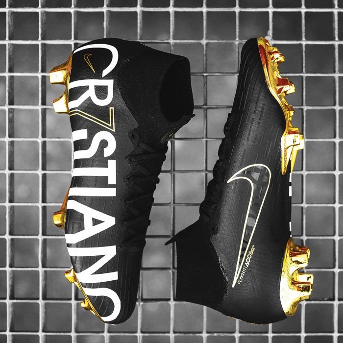 découvrez les éditions limitées cr7 2025, une collection exclusive dédiée aux fans de cristiano ronaldo. plongez dans l'univers du football avec des articles uniques, alliant style et performance. ne manquez pas l'occasion d'ajouter ces pièces rares à votre collection !