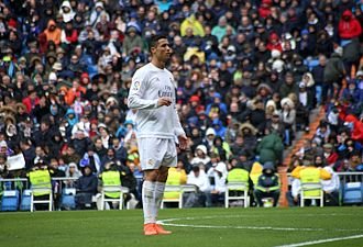 découvrez comment cristiano ronaldo, à 38 ans, affiche une vitesse impressionnante de 33,6 km/h, prouvant que l'âge n'est pas un obstacle à l'excellence sportive. plongez dans l'univers du football et admirez les performances incroyables de ce joueur légendaire.