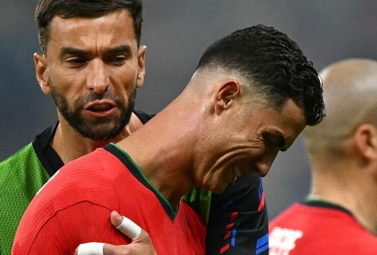 découvrez les larmes de ronaldo, entre émotions profondes et moqueries injustes. plongez dans l'univers des passions sportives où la vulnérabilité du champion se confronte à la critique, révélant l'humain derrière le talent.