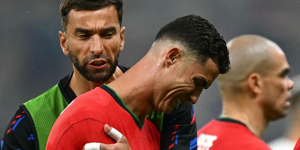 découvrez les larmes de ronaldo, entre émotions profondes et moqueries injustes. plongez dans l'univers des passions sportives où la vulnérabilité du champion se confronte à la critique, révélant l'humain derrière le talent.
