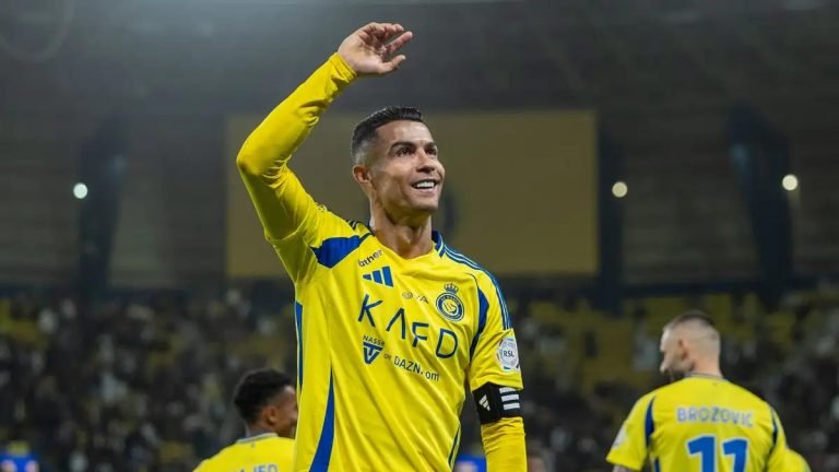 découvrez les détails de la prolongation de contrat de cristiano ronaldo avec al-nassr, un événement marquant qui aura un impact significatif sur le football saoudien et mondial. analyse des enjeux sportifs et économiques de cette décision.