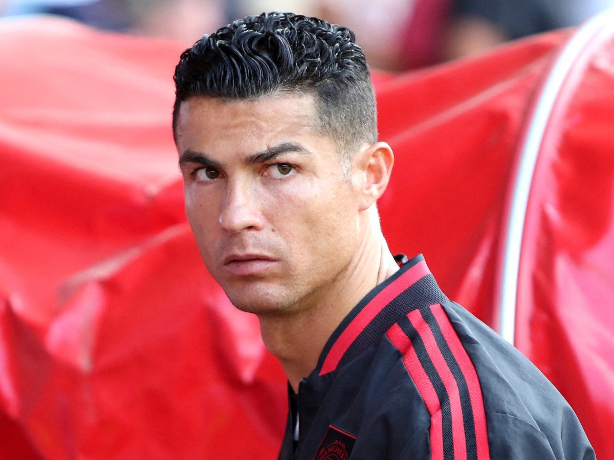 découvrez si cristiano ronaldo fait son apparition au cinéma ou à la télévision ! plongez dans l'univers du footballeur iconique et explorez ses projets audiovisuels, ses performances à l'écran et son influence au-delà du terrain.