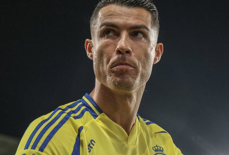 découvrez les dernières rumeurs et analyses concernant le transfert potentiel de cristiano ronaldo vers le sporting de lisbonne en 2025. quelles sont les implications pour le joueur et le club ?