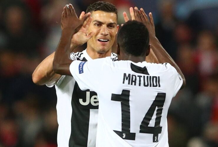 découvrez la complicité et l'alchimie entre blaise matuidi et cristiano ronaldo sur le terrain. revivez leurs moments forts, leurs passes décisives et l'impact de ces deux champions sur le succès de leur équipe. plongez dans l'univers du football avec ces deux légendes.