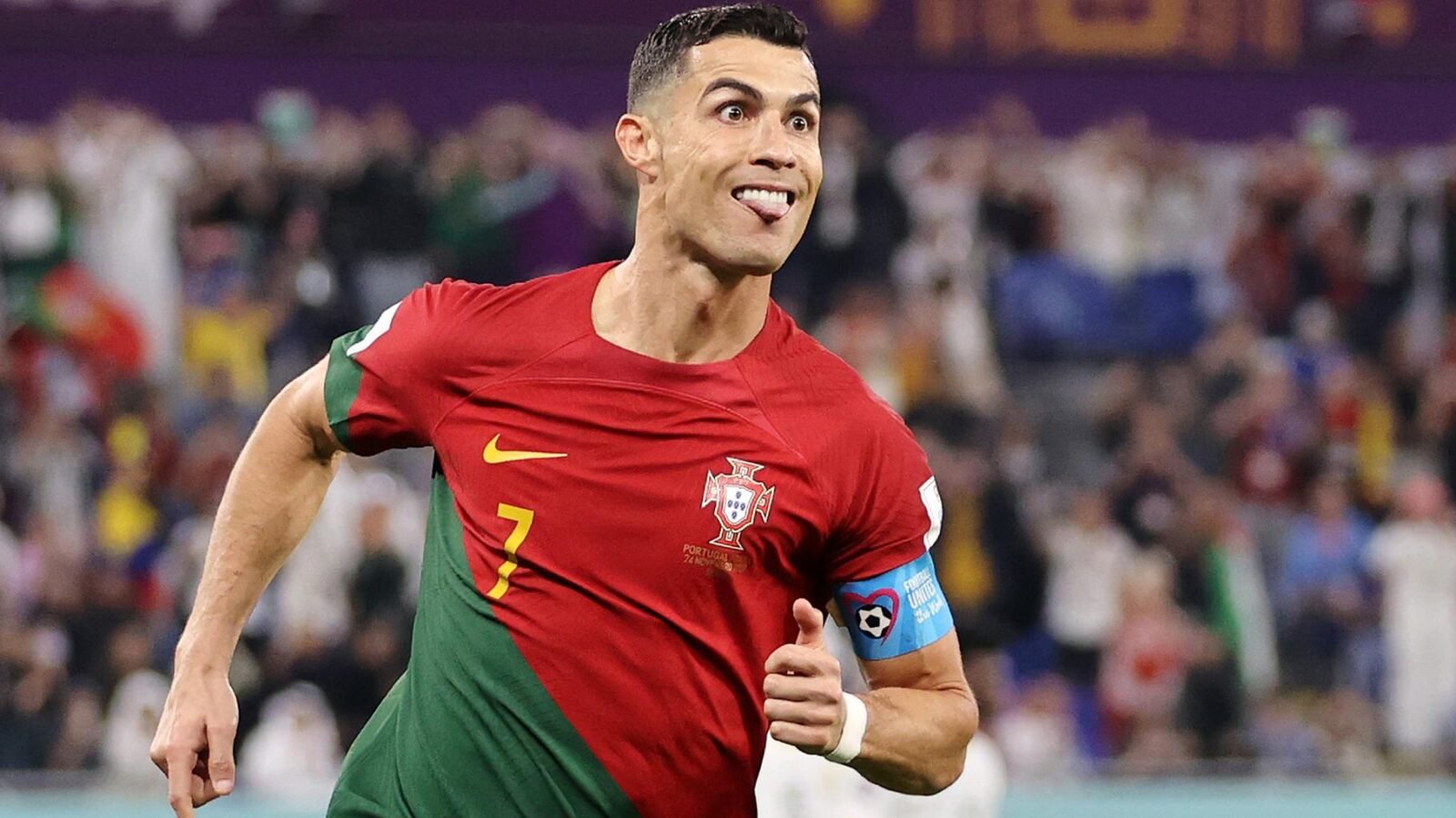 découvrez tous les records mondiaux établis par cristiano ronaldo, l'icône du football, avec des statistiques impressionnantes et des exploits historiques qui marquent sa carrière légendaire.